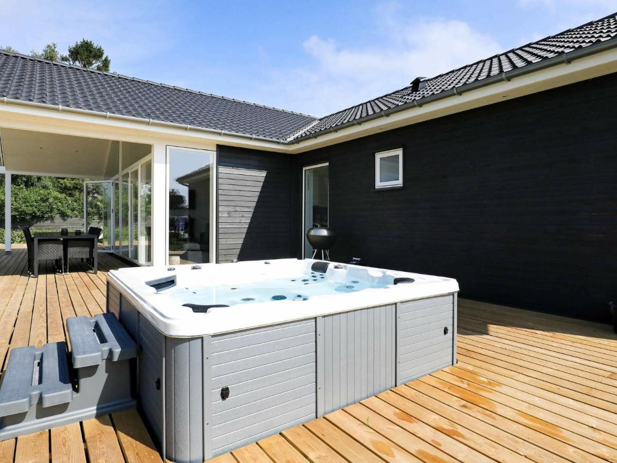 14 Person Holiday Home In V Ggerl Se Bøtø By Kültér fotó
